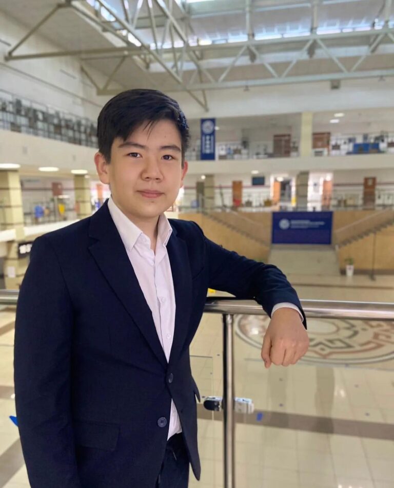 Еще один ученик поступил в топовый университет